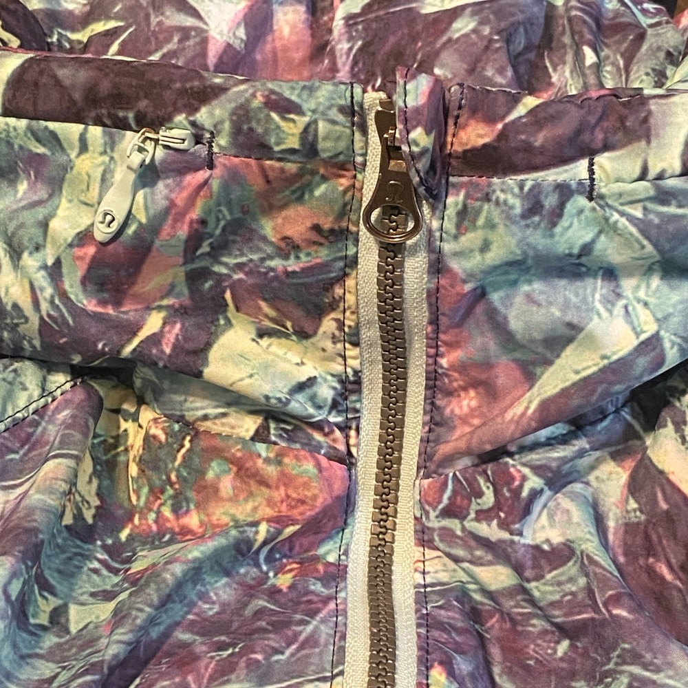🟣 Lululemon Pack It Up Jacket – Size 6 – Abstract Multicolor Print - Picture 7 of 7